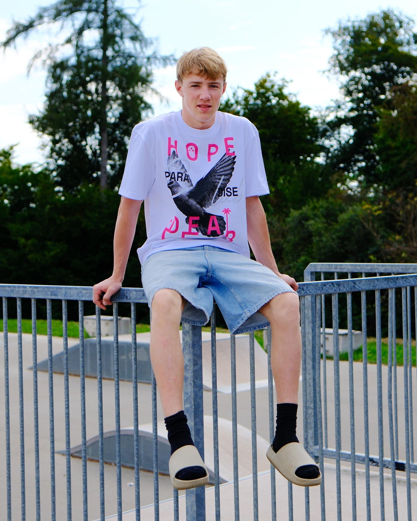 HOPE DEALER Oversized Tee aus Bio-Baumwolle - White & Mauve Frontprint